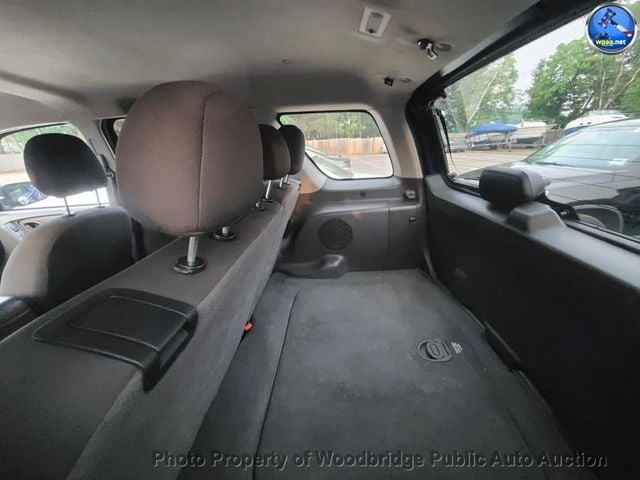 2005 Ford Escape XLS - 23055447 - 9