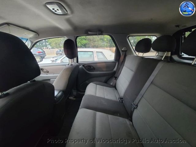 2005 Ford Escape XLS - 23055447 - 8