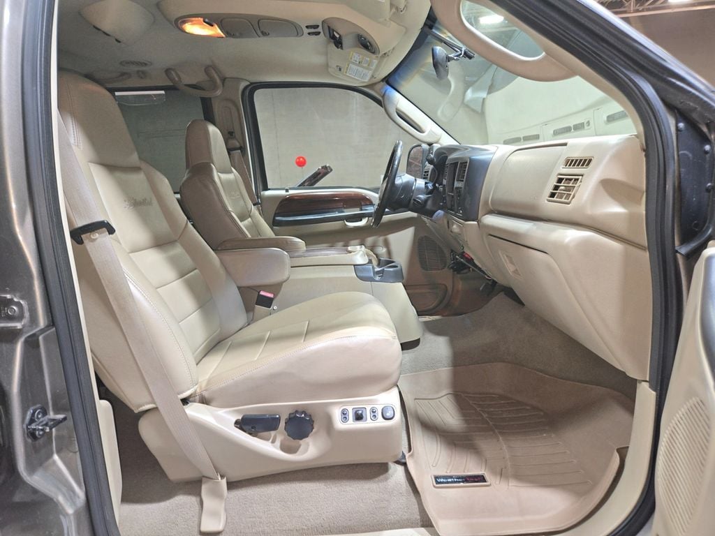 2005 Ford Excursion 137" WB 6.0L Limited 4WD - 22991761 - 9