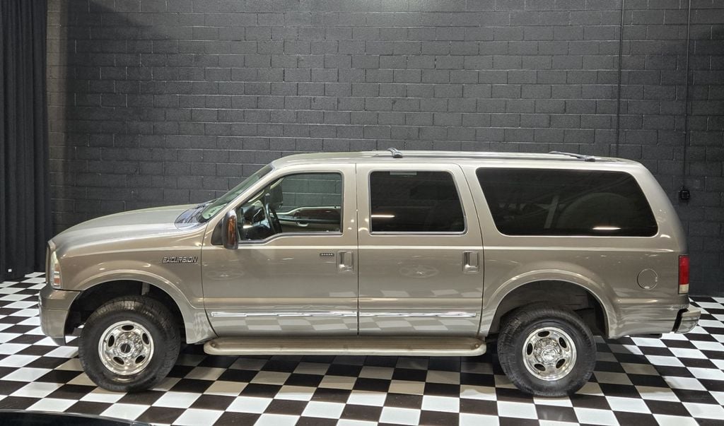 2005 Ford Excursion 137" WB 6.0L Limited 4WD - 22991761 - 1