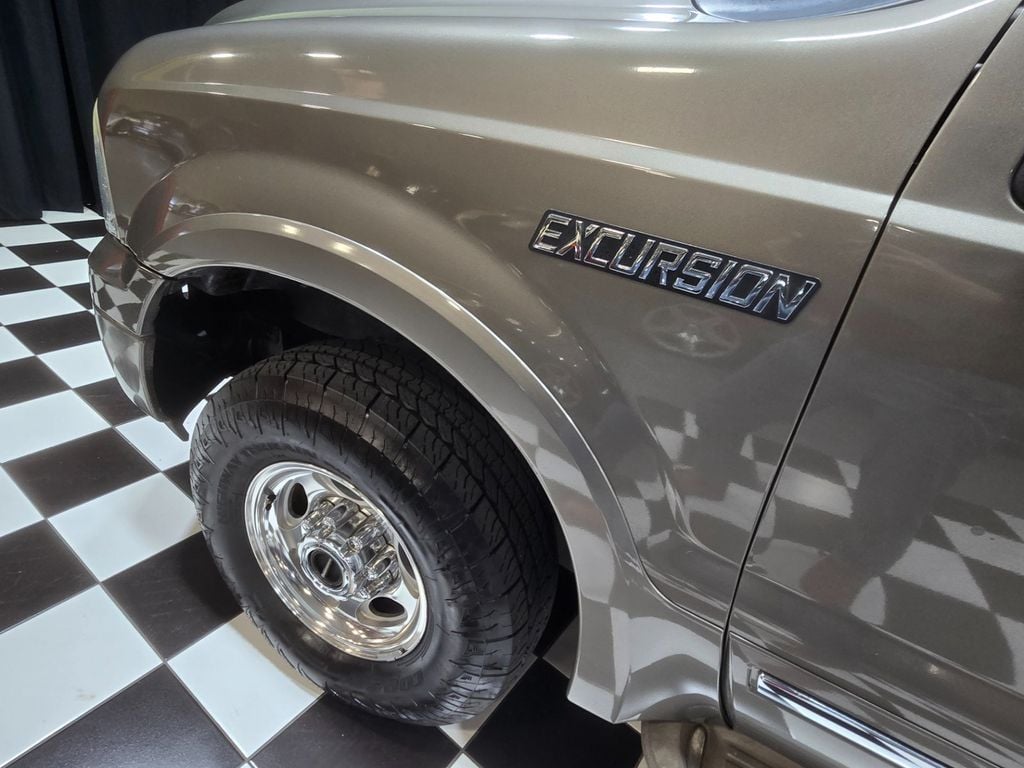 2005 Ford Excursion 137" WB 6.0L Limited 4WD - 22991761 - 22