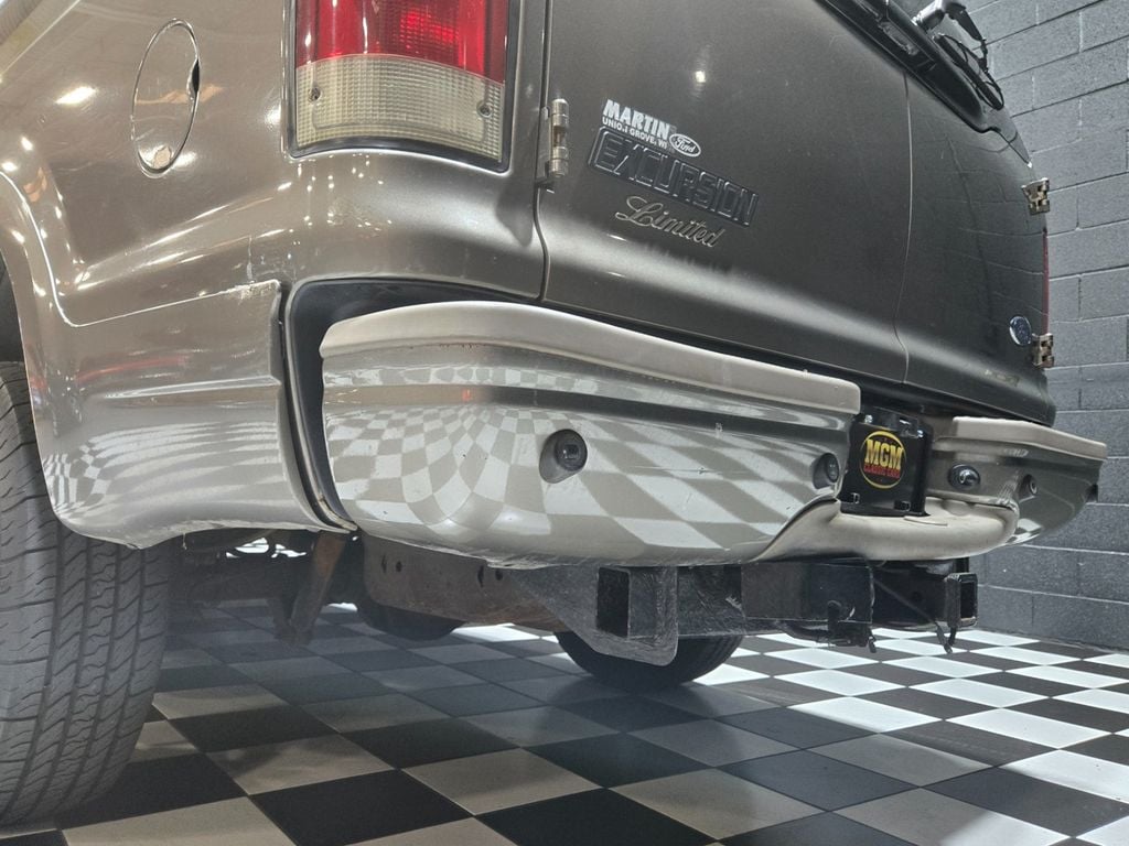 2005 Ford Excursion 137" WB 6.0L Limited 4WD - 22991761 - 44