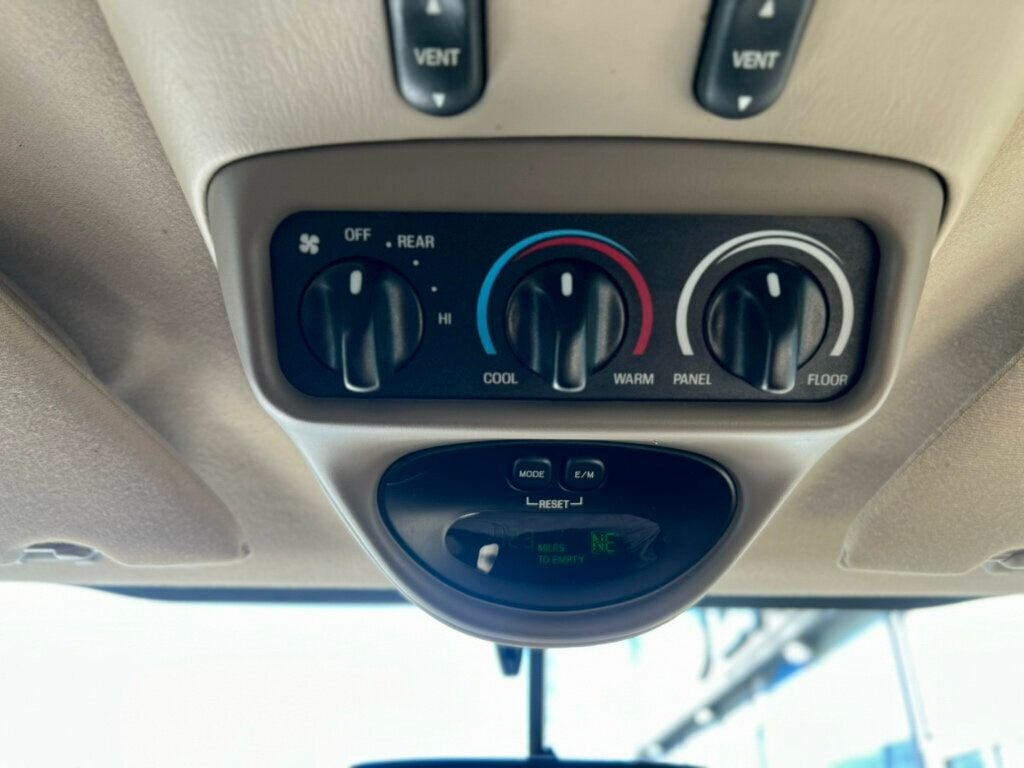 2005 Ford Excursion 137" WB 6.8L Limited 4WD - 22961186 - 23