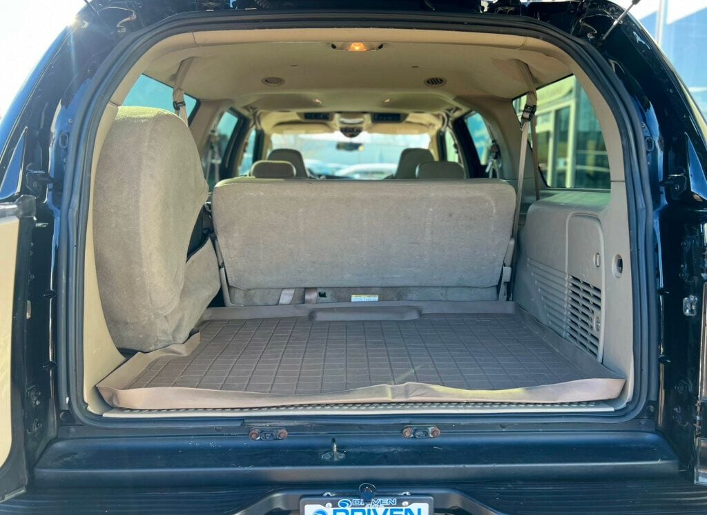 2005 Ford Excursion 137" WB 6.8L Limited 4WD - 22961186 - 6