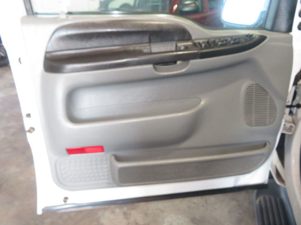 2005 Ford Excursion EXTRA CLEAN 4X4 EXCURSION LOW MILES ONLY 125K THIRD ROW SEATING  - 22951509 - 16