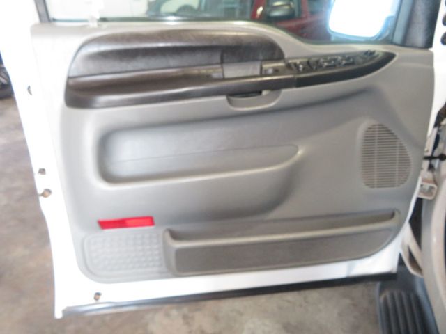 2005 Ford Excursion EXTRA CLEAN 4X4 EXCURSION LOW MILES ONLY 125K THIRD ROW SEATING  - 22951509 - 16