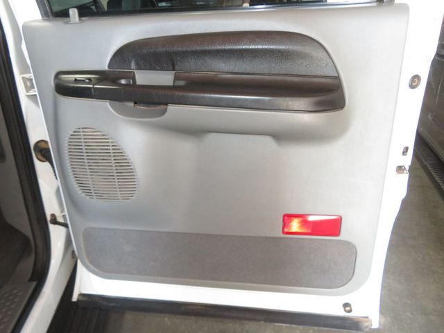 2005 Ford Excursion EXTRA CLEAN 4X4 EXCURSION LOW MILES ONLY 125K THIRD ROW SEATING  - 22951509 - 28