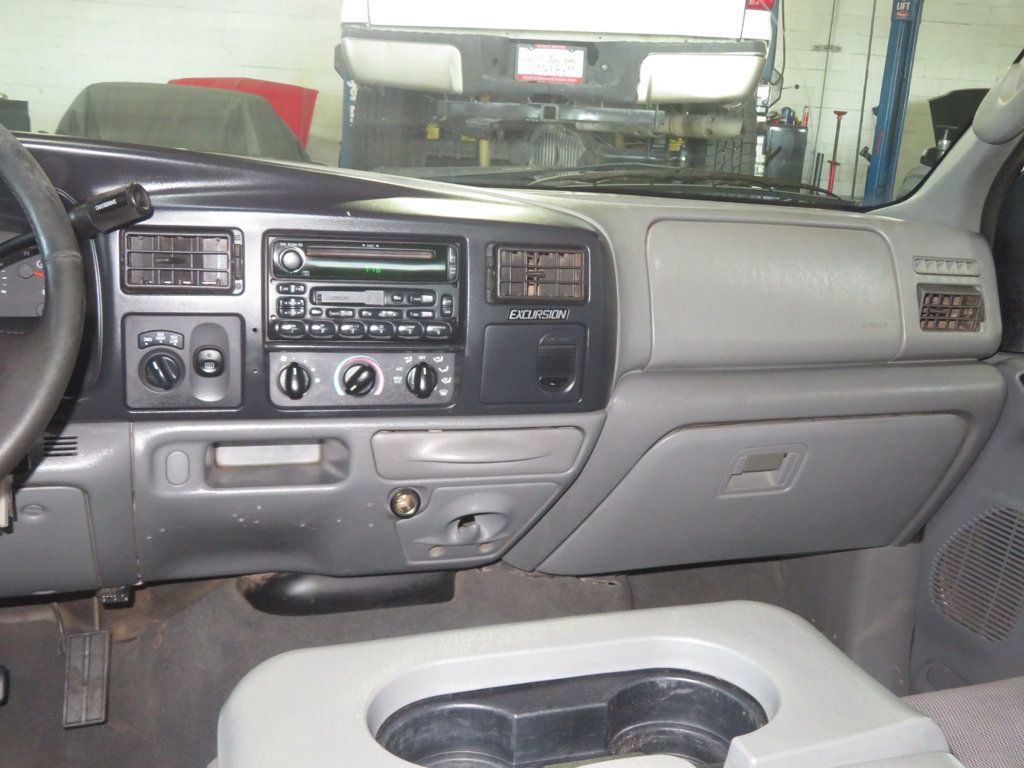 2005 Ford Excursion EXTRA CLEAN 4X4 EXCURSION LOW MILES ONLY 125K THIRD ROW SEATING  - 22951509 - 39