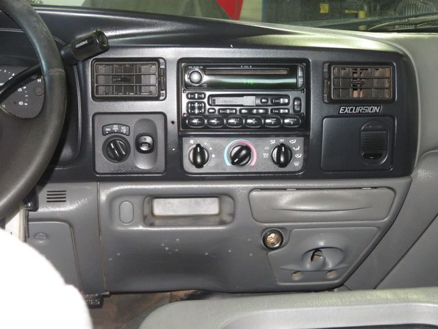 2005 Ford Excursion EXTRA CLEAN 4X4 EXCURSION LOW MILES ONLY 125K THIRD ROW SEATING  - 22951509 - 40