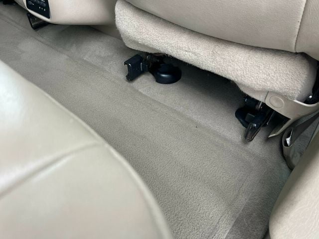 2005 Ford Excursion Limited V10 4x4 1-Owner - 22969113 - 19