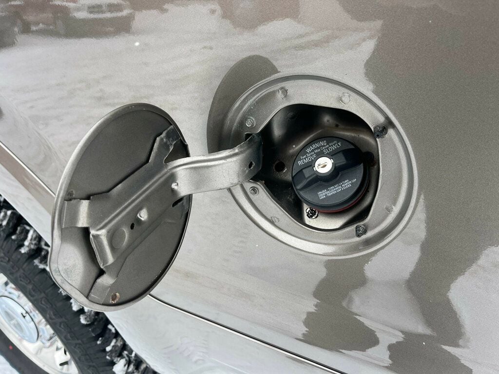 2005 Ford Excursion Limited V10 4x4 1-Owner - 22969113 - 32