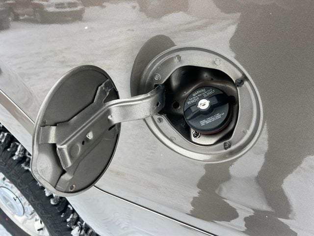 2005 Ford Excursion Limited V10 4x4 1-Owner - 22969113 - 32