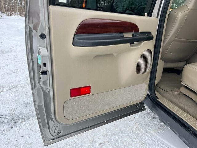 2005 Ford Excursion Limited V10 4x4 1-Owner - 22969113 - 43