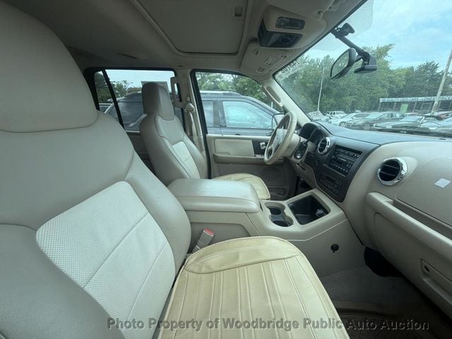 2005 Ford Expedition 5.4L Eddie Bauer 4WD - 23075035 - 11