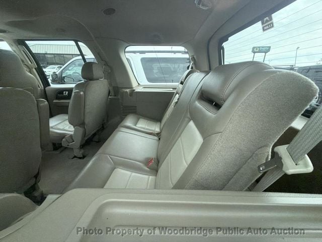 2005 Ford Expedition 5.4L Eddie Bauer 4WD - 23075035 - 8