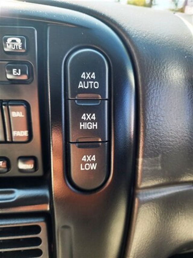 2005 Ford Explorer 4dr 114" WB 4.0L XLS 4WD - 22875032 - 17