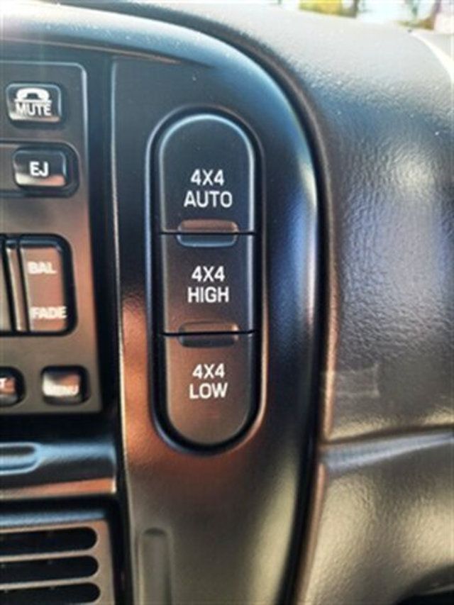 2005 Ford Explorer 4dr 114" WB 4.0L XLS 4WD - 22875032 - 35