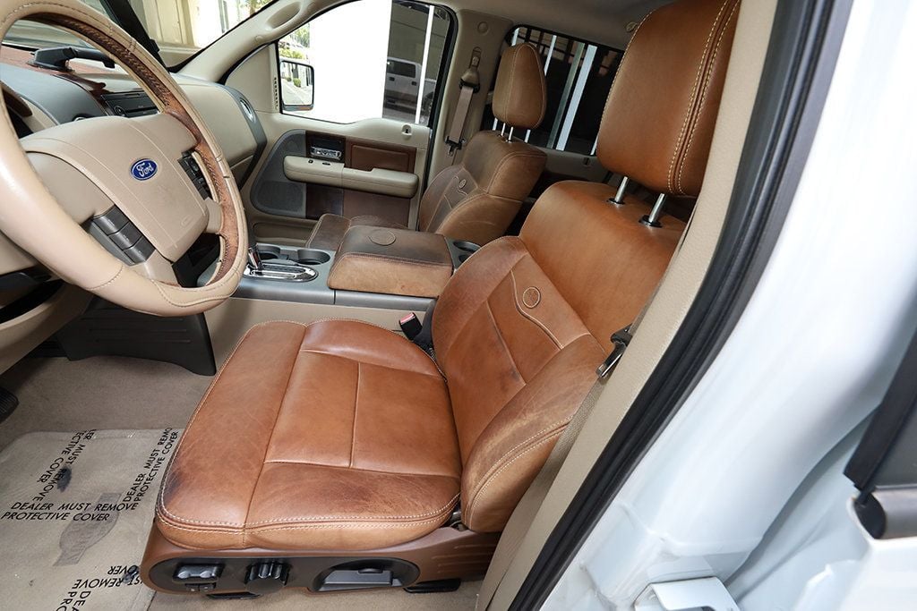 2005 Ford F-150 SuperCrew 139" King Ranch - 23064062 - 26