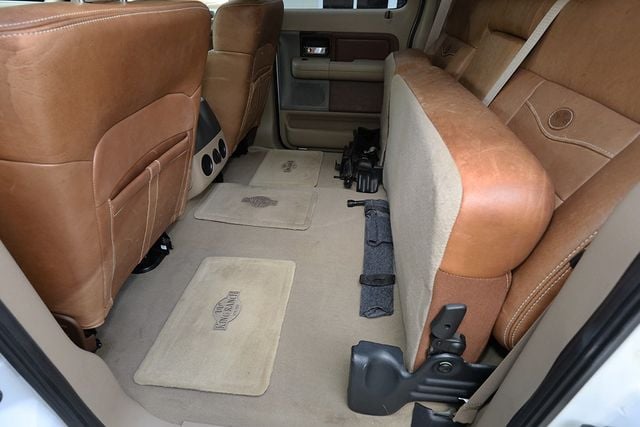2005 Ford F-150 SuperCrew 139" King Ranch - 23064062 - 32