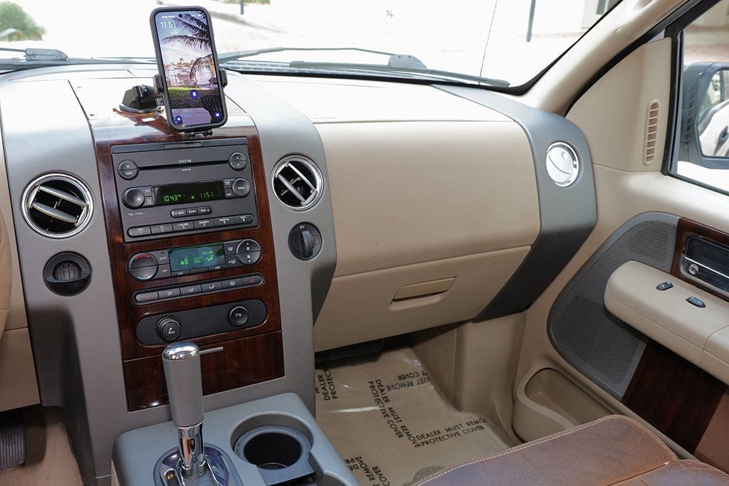 2005 Ford F-150 SuperCrew 139" King Ranch - 23064062 - 36