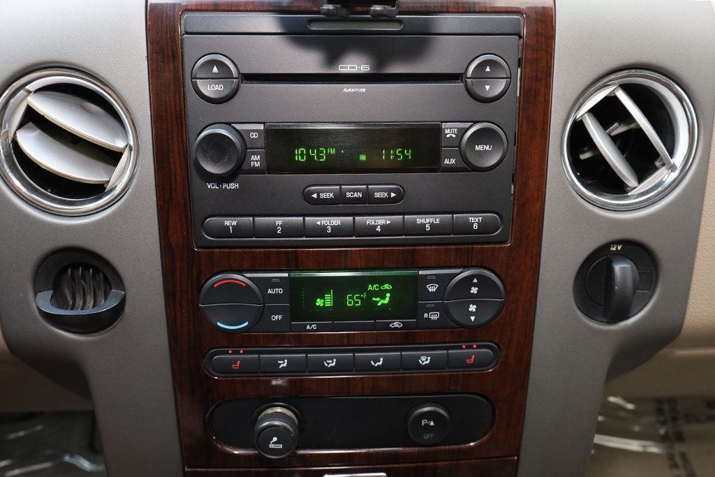 2005 Ford F-150 SuperCrew 139" King Ranch - 23064062 - 38