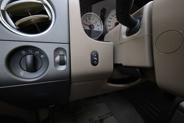 2005 Ford F-150 SuperCrew 139" King Ranch - 23064062 - 39