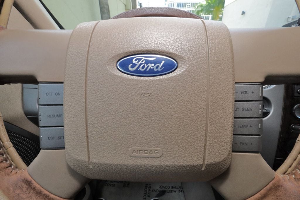 2005 Ford F-150 SuperCrew 139" King Ranch - 23064062 - 41