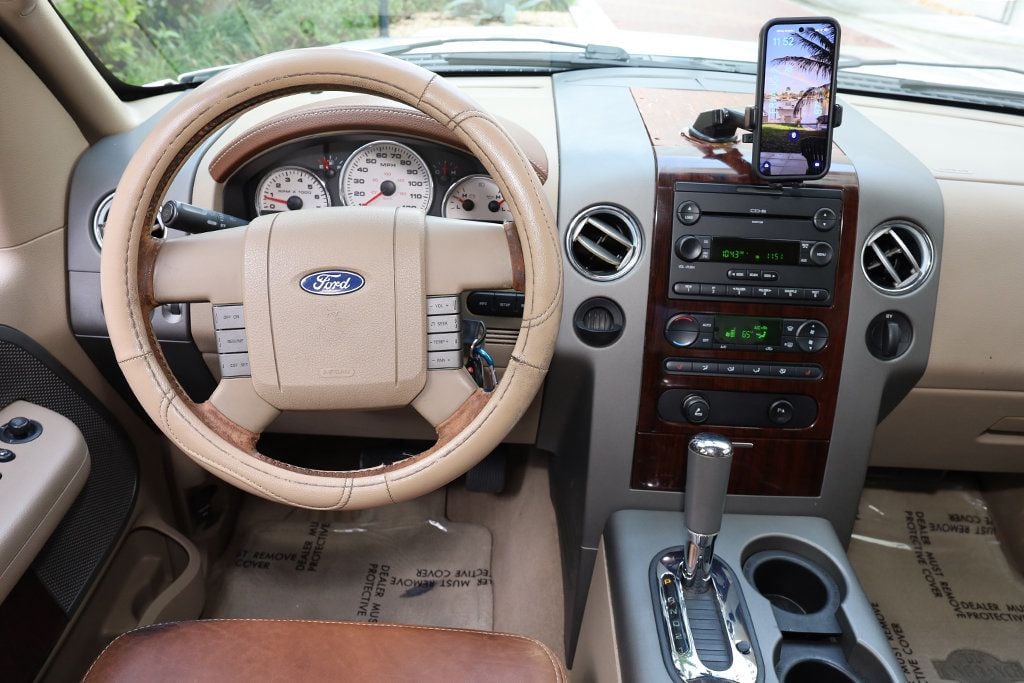 2005 Ford F-150 SuperCrew 139" King Ranch - 23064062 - 8