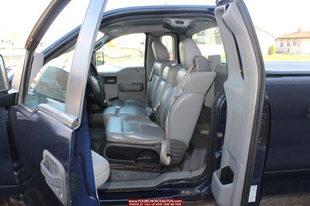 2005 Ford F-150 XL 2dr Standard Cab Rwd Styleside 8 ft. LB - 22371202 - 4