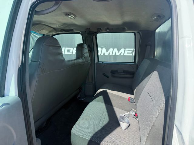 2005 Ford F-550 Crew Cab Flatbed  - 22943266 - 4