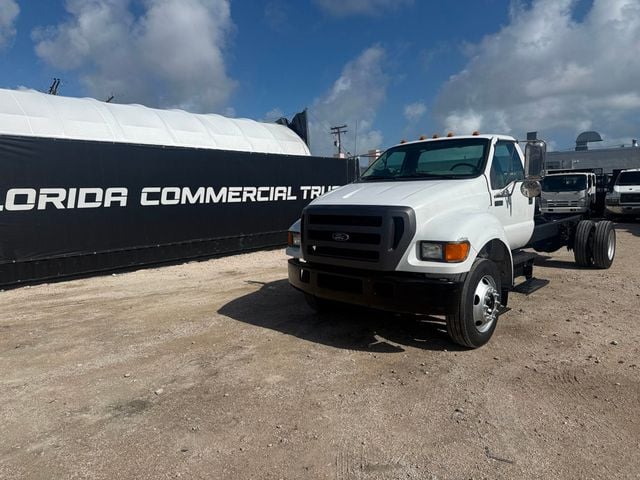 2005 Ford F-750 Cab and Chassis Base Trim - 22994690 - 0