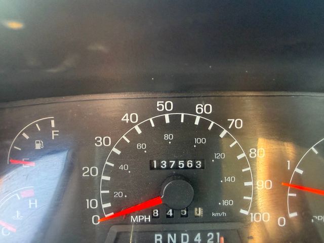 2005 Ford F-750 Cab and Chassis Base Trim - 22994690 - 9