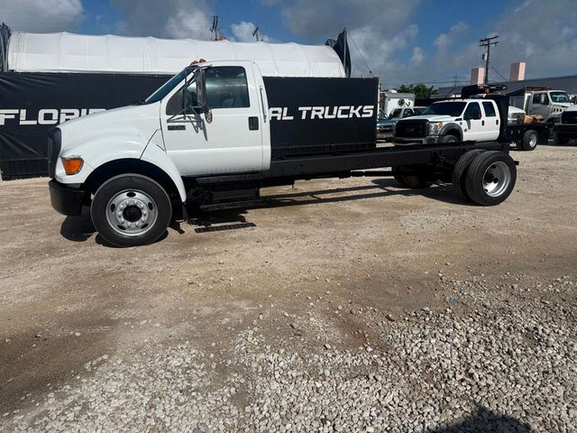 2005 Ford F-750 Cab and Chassis Base Trim - 22994690 - 1