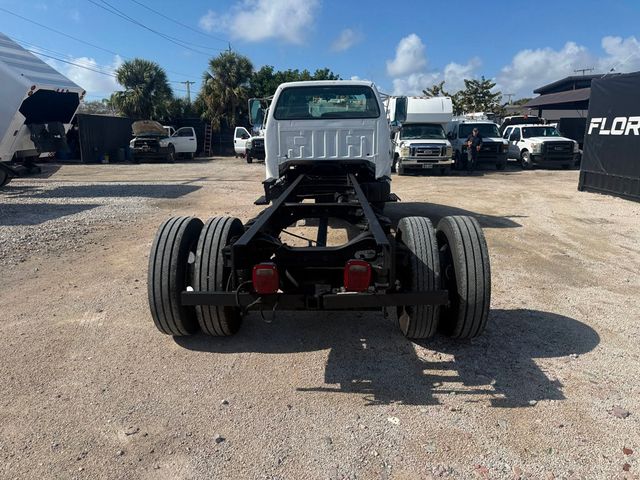 2005 Ford F-750 Cab & Chassis Base Trim - 22994690 - 3