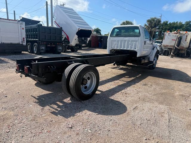 2005 Ford F-750 Cab & Chassis Base Trim - 22994690 - 4
