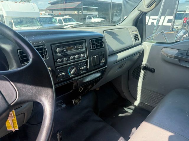 2005 Ford F-750 Cab & Chassis Base Trim - 22994690 - 8