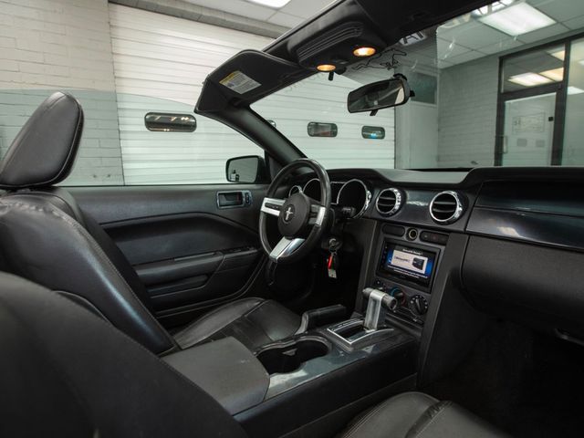 2005 Ford Mustang 2dr Convertible GT Deluxe - 23044298 - 17