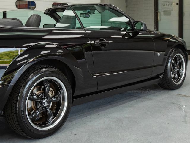 2005 Ford Mustang 2dr Convertible GT Deluxe - 23044298 - 32