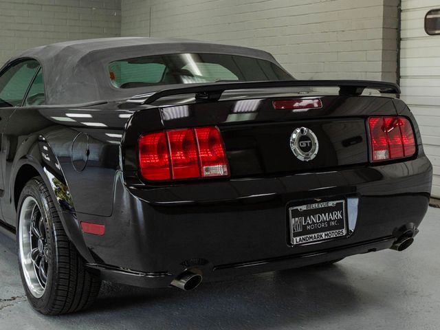 2005 Ford Mustang 2dr Convertible GT Deluxe - 23044298 - 34