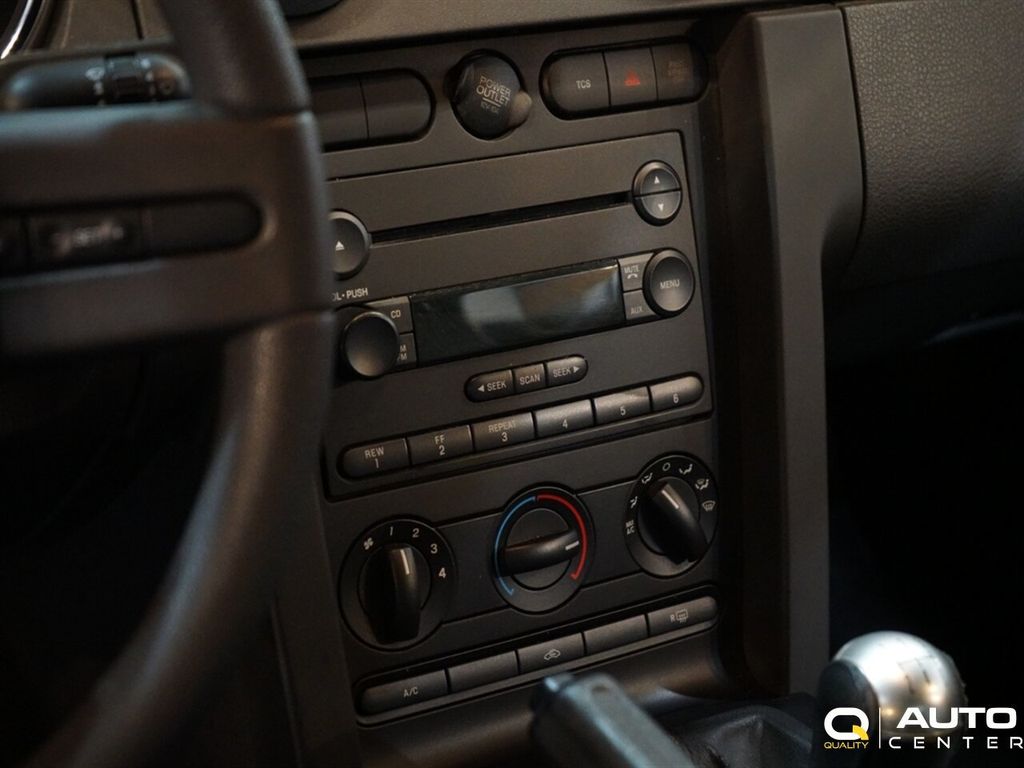 2005 Ford Mustang 2dr Convertible GT Deluxe - 22979233 - 12