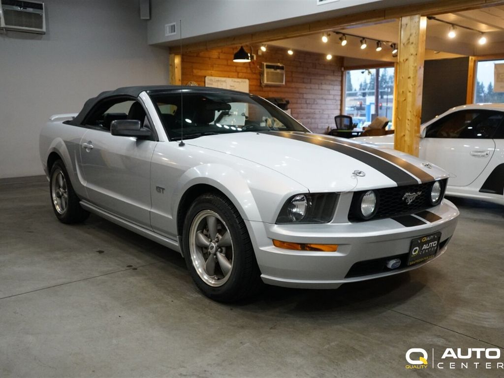 2005 Ford Mustang 2dr Convertible GT Deluxe - 22979233 - 2