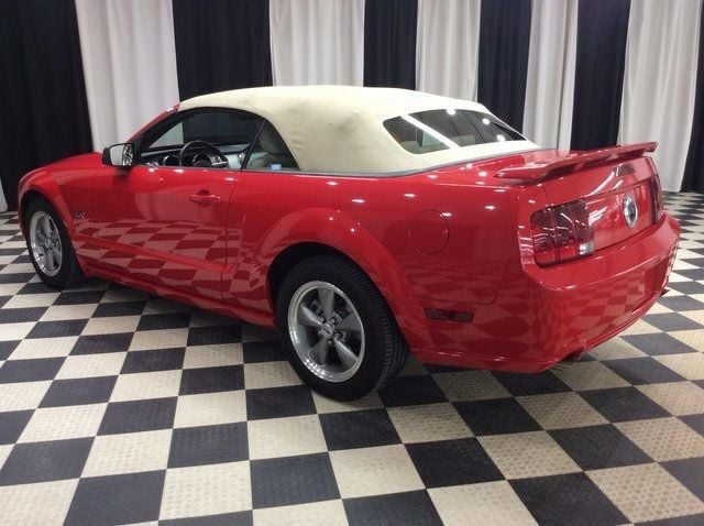 2005 Ford Mustang 2dr Convertible GT Deluxe - 22554015 - 3