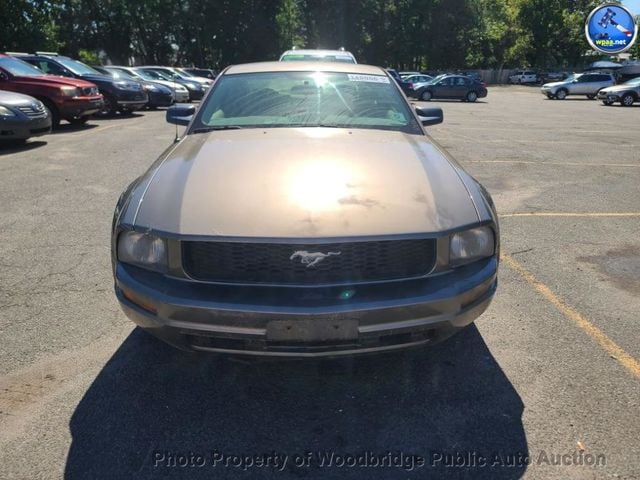 2005 Ford Mustang 2dr Coupe Deluxe - 23046678 - 1