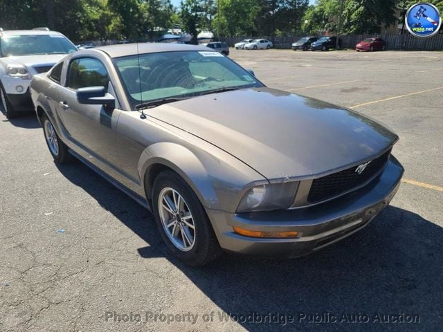 2005 Ford Mustang 2dr Coupe Deluxe - 23046678 - 2