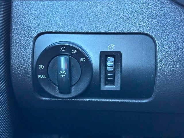 2005 Ford Mustang 2dr Coupe GT Deluxe - 22947841 - 30