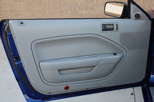 2005 Ford Mustang 2dr Coupe GT Deluxe - 22939513 - 11