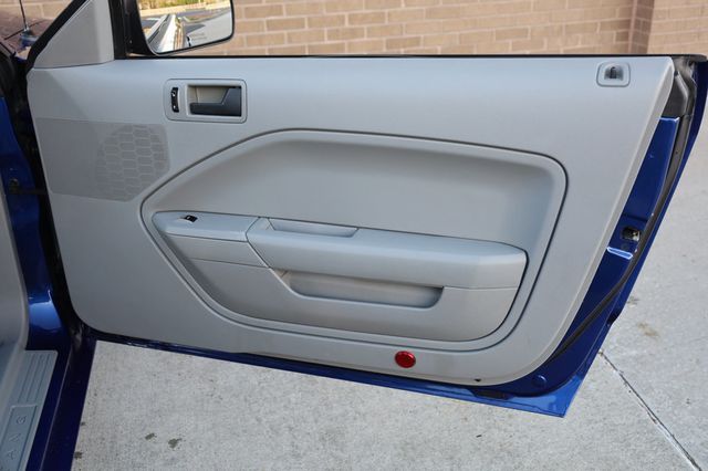 2005 Ford Mustang 2dr Coupe GT Deluxe - 22939513 - 14