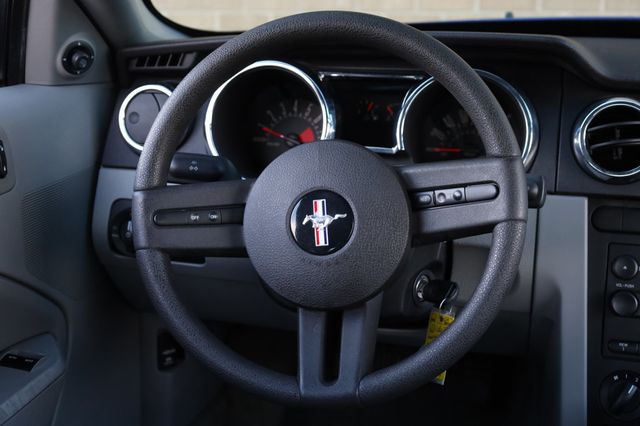 2005 Ford Mustang 2dr Coupe GT Deluxe - 22939513 - 18