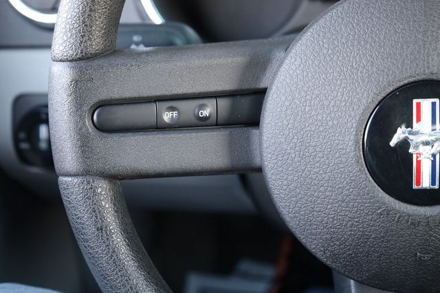 2005 Ford Mustang 2dr Coupe GT Deluxe - 22939513 - 19