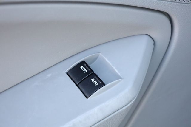 2005 Ford Mustang 2dr Coupe GT Deluxe - 22939513 - 23